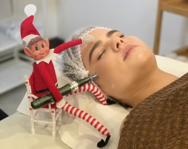 Elf doing treatments